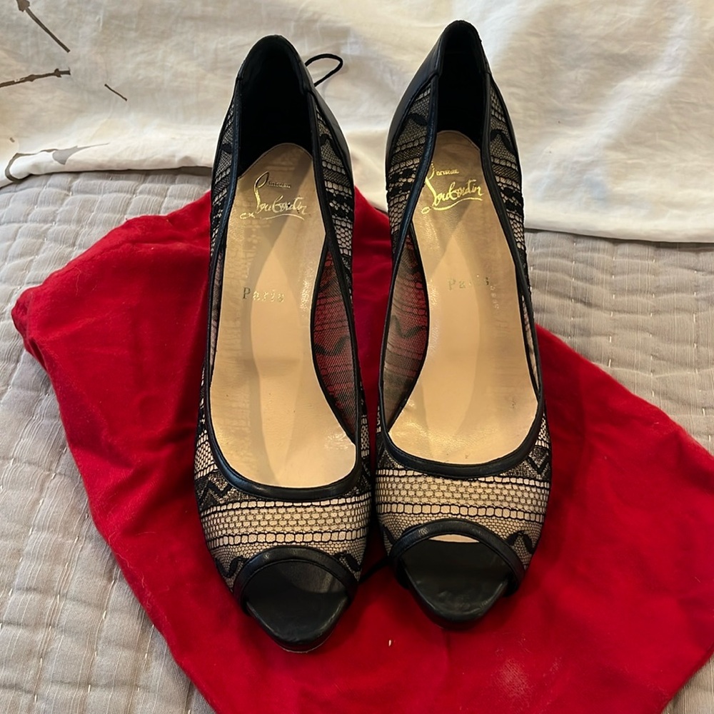 Louboutin lace peep toe heels sz 42